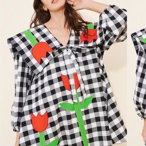 Black & White Gingham Tulip-Embellished Sailor Collar Tunic